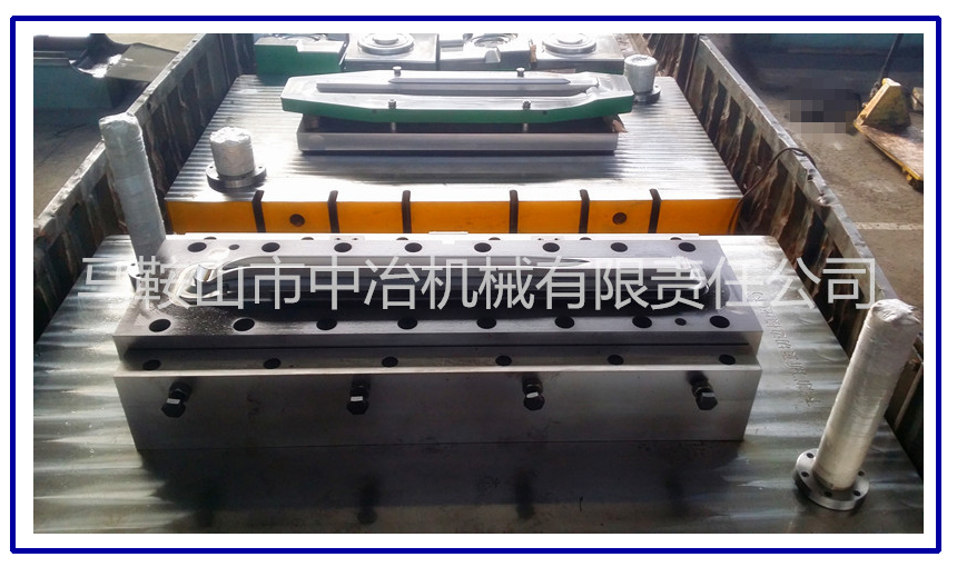 下側(cè)門折頁切邊 （上模）